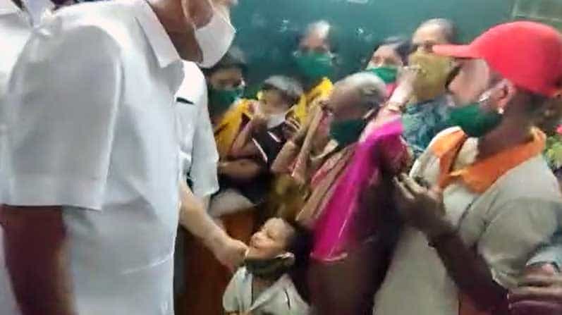ಯಾವುದೇ ಸಮಸ್ಯೆಯಿದ್ದರೂ ಸಂಬಂಧಿಸಿದವರ ಗಮನಕ್ಕೆ ತಂದು ಪರಿಹರಿಸಿಕೊಳ್ಳಿ: ಯಡಿಯೂರಪ್ಪ ಸೂಚನೆ ಯಾವುದೇ ಸಮಸ್ಯೆಯಿದ್ದರೂ ಸಂಬಂಧಿಸಿದವರ ಗಮನಕ್ಕೆ ತಂದು ಪರಿಹರಿಸಿಕೊಳ್ಳಿ: ಯಡಿಯೂರಪ್ಪ ಸೂಚನೆ
