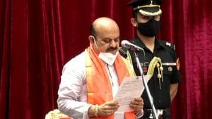 Basavaraj Bommai Photos: ಮುಖ್ಯಮಂತ್ರಿಯಾಗಿ ಪ್ರಮಾಣವಚನ ಸ್ವೀಕರಿಸಿದ ಬಸವರಾಜ ಬೊಮ್ಮಾಯಿ; ಫೋಟೋಗಳು ಇಲ್ಲಿವೆ