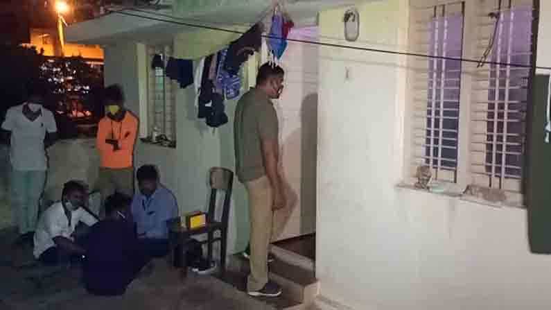 Bengaluru Crime; ಕೆಲಸಕ್ಕೆ ಹೋಗಿ ಮನೆಗೆ ಬಂದವನಿಗೆ ಶಾಕ್, ಮಹಿಳೆ ಸಾವು.. ಕುತ್ತಿಗೆ ಸೀಳಿ ಕೊಲೆ ಶಂಕೆ
