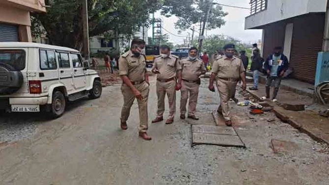 ವಿದೇಶಿ ಅಡ್ಡೆಗಳ ಮೇಲೆ ಸಿಸಿಬಿ ದಾಳಿ, ಅಕ್ರಮವಾಗಿ ವಾಸವಿದ್ದ 38 ಜನರು ಪತ್ತೆ ವಿದೇಶಿ ಅಡ್ಡೆಗಳ ಮೇಲೆ ಸಿಸಿಬಿ ದಾಳಿ, ಅಕ್ರಮವಾಗಿ ವಾಸವಿದ್ದ 38 ಜನರು ಪತ್ತೆ