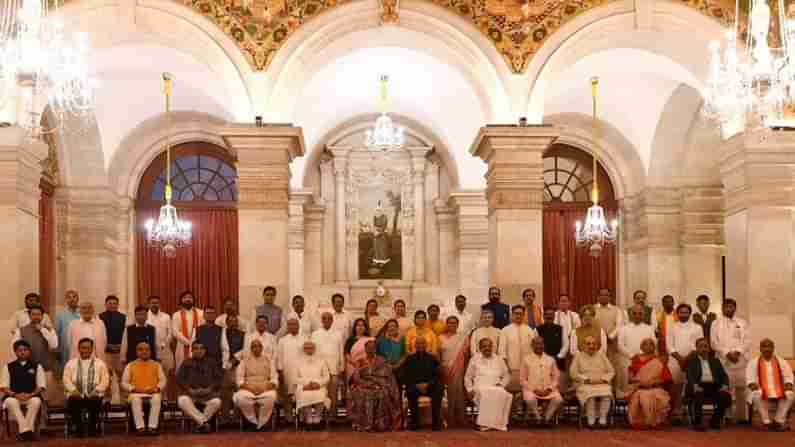 Cabinet Reshuffle: ಸಂಪುಟ ಸೇರಿದ 43 ಹೊಸ ಸಚಿವರಿಗೆ ಶುಭ ಹಾರೈಸಿ, ಗ್ರೂಪ್​ ಫೋಟೋ ಶೇರ್​ ಮಾಡಿದ ಪ್ರಧಾನಿ ಮೋದಿ..