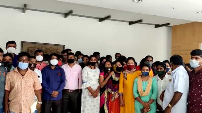 4 ತಿಂಗಳಿಂದ ಸಂಬಳ ನೀಡಿಲ್ಲವೆಂದು ಕಾಫಿ ಡೇ ಶಾಪ್ನಲ್ಲಿ 40ಕ್ಕೂ ಹೆಚ್ಚು ಸಿಬ್ಬಂದಿ ಧರಣಿ, ಪ್ರತಿಭಟನೆ