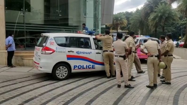 Cafe coffee day employees strike against no salary payment since 4 months in bangalore