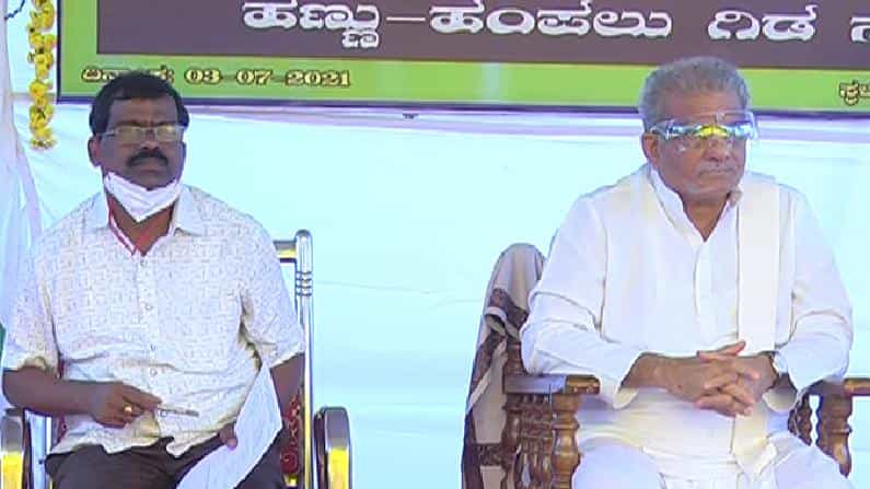 ಚಿಕ್ಕಮಗಳೂರು: ಹಣ್ಣಿನ ಅರಣ್ಯಕ್ಕೆ ಡಾ.ಡಿ ವೀರೇಂದ್ರ ಹೆಗ್ಗಡೆ ಅವರಿಂದ ಚಾಲನೆ
