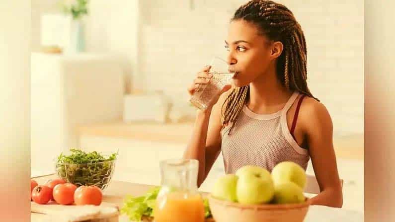Health Tips: ಈ ಕೆಲವು ಆಹಾರವನ್ನು ಸೇವಿಸಿದ ತಕ್ಷಣವೇ ನೀರು ಕುಡಿಯುವ ಅಭ್ಯಾಸ ಒಳ್ಳೆಯದಲ್ಲ! Health Tips: ಈ ಕೆಲವು ಆಹಾರವನ್ನು ಸೇವಿಸಿದ ತಕ್ಷಣವೇ ನೀರು ಕುಡಿಯುವ ಅಭ್ಯಾಸ ಒಳ್ಳೆಯದಲ್ಲ!