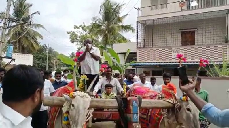 jds leader HD Kumaraswamy travel in bullock cart in channapatna taluk