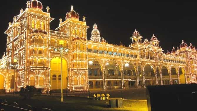 Mysuru Dasara 2021: ಅಕ್ಟೋಬರ್ 1ರಂದು ಮೈಸೂರು ಅರಮನೆಗೆ ಸಾರ್ವಜನಿಕರಿಗೆ ಪ್ರವೇಶ ನಿರ್ಬಂಧ
