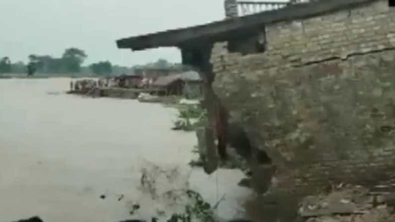 Bihar Rain: ನೋಡನೋಡುತ್ತಿದ್ದಂತೆ ಕುಸಿದು ನದಿಗೆ ಬಿದ್ದ ಮನೆ; ಭಯಾನಕ ದೃಶ್ಯದ ವಿಡಿಯೋ ವೈರಲ್ Bihar Rain: ನೋಡನೋಡುತ್ತಿದ್ದಂತೆ ಕುಸಿದು ನದಿಗೆ ಬಿದ್ದ ಮನೆ; ಭಯಾನಕ ದೃಶ್ಯದ ವಿಡಿಯೋ ವೈರಲ್