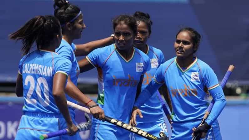 Tokyo Olympics: ಭಾರತ ಮಹಿಳಾ ಹಾಕಿ ತಂಡದ ಕ್ವಾರ್ಟರ್ ಫೈನಲ್ ಆಸೆ ಜೀವಂತ: ಆಫ್ರಿಕಾ ವಿರುದ್ಧ 4-3 ಅಂತರದ ಗೆಲುವು Tokyo Olympics: ಭಾರತ ಮಹಿಳಾ ಹಾಕಿ ತಂಡದ ಕ್ವಾರ್ಟರ್ ಫೈನಲ್ ಆಸೆ ಜೀವಂತ: ಆಫ್ರಿಕಾ ವಿರುದ್ಧ 4-3 ಅಂತರದ ಗೆಲುವು