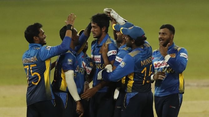 IND vs SL: ಪಂದ್ಯವನ್ನು ಹೇಗೆ ಗೆಲ್ಲಬೇಕು ಎಂಬುದು ನಮ್ಮ ತಂಡಕ್ಕೆ ಹಲವು ವರ್ಷಗಳಿಂದ ಮರೆತು ಹೋಗಿದೆ; ಮುರಳೀಧರನ್ IND vs SL: ಪಂದ್ಯವನ್ನು ಹೇಗೆ ಗೆಲ್ಲಬೇಕು ಎಂಬುದು ನಮ್ಮ ತಂಡಕ್ಕೆ ಹಲವು ವರ್ಷಗಳಿಂದ ಮರೆತು ಹೋಗಿದೆ; ಮುರಳೀಧರನ್