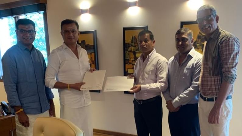 ಎಷ್ಟು ಕೋಟಿಗೆ ಸೇಲ್ ಆಯ್ತು ‘ಕೆಜಿಎಫ್ 2’ ಆಡಿಯೋ? ಲಹರಿ ಮ್ಯೂಸಿಕ್ ತೆಕ್ಕೆಗೆ ಎಲ್ಲ ಭಾಷೆಯ ಸಾಂಗ್ಸ್ ಎಷ್ಟು ಕೋಟಿಗೆ ಸೇಲ್ ಆಯ್ತು ‘ಕೆಜಿಎಫ್ 2’ ಆಡಿಯೋ? ಲಹರಿ ಮ್ಯೂಸಿಕ್ ತೆಕ್ಕೆಗೆ ಎಲ್ಲ ಭಾಷೆಯ ಸಾಂಗ್ಸ್