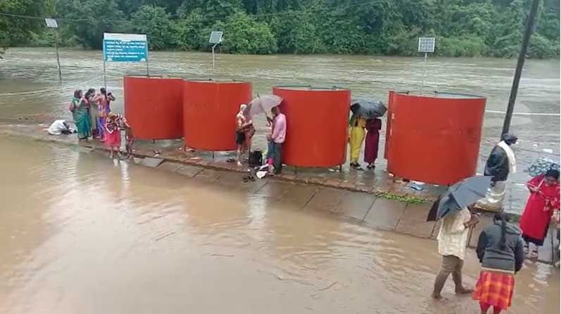 Karnataka Weather Update: ಬೆಂಗಳೂರು ಸೇರಿ ರಾಜ್ಯದ ಹಲವೆಡೆ ಇನ್ನೂ ಮೂರು ದಿನ ಮಳೆ; ಹವಾಮಾನ ಇಲಾಖೆ ಮುನ್ಸೂಚನೆ Karnataka Weather Update: ಬೆಂಗಳೂರು ಸೇರಿ ರಾಜ್ಯದ ಹಲವೆಡೆ ಇನ್ನೂ ಮೂರು ದಿನ ಮಳೆ; ಹವಾಮಾನ ಇಲಾಖೆ ಮುನ್ಸೂಚನೆ