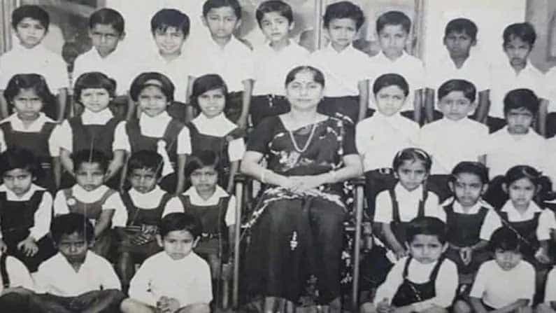 Viral Photo: ನಿಮ್ಮ ಫೇವರೇಟ್ ಆಟಗಾರ ಮಹೇಂದ್ರ ಸಿಂಗ್ ಧೋನಿ ಈ ಚಿತ್ರದಲ್ಲಿ ಎಲ್ಲಿ ನಿಂತಿದ್ದಾರೆಂದು ಗುರುತಿಸಬಲ್ಲಿರಾ? Viral Photo: ನಿಮ್ಮ ಫೇವರೇಟ್ ಆಟಗಾರ ಮಹೇಂದ್ರ ಸಿಂಗ್ ಧೋನಿ ಈ ಚಿತ್ರದಲ್ಲಿ ಎಲ್ಲಿ ನಿಂತಿದ್ದಾರೆಂದು ಗುರುತಿಸಬಲ್ಲಿರಾ?