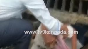 Viral Video: ರೈಲಿನ ಎಂಜಿನ್​ಗೆ ಸಿಲುಕಿದ ವೃದ್ಧ ಕೂದಲೆಳೆ ಅಂತರದಲ್ಲಿ ಪಾರು; ಮೈ ಜುಂ ಎನ್ನಿಸುವ ವಿಡಿಯೋ