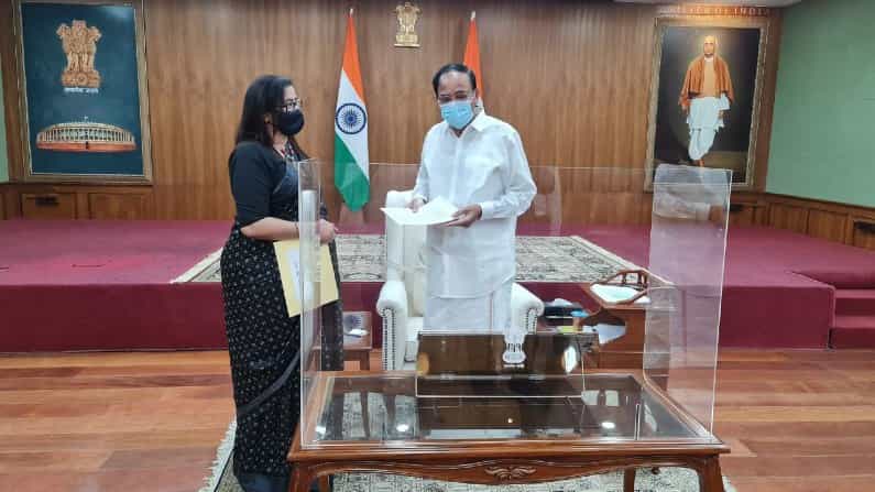 ಕೆಆರ್ಎಸ್ ಅಣೆಕಟ್ಟೆಗೆ ಅಪಾಯ: ಉಪರಾಷ್ಟ್ರಪತಿ ವೆಂಕಯ್ಯ ನಾಯ್ಡು ಭೇಟಿ ಮಾಡಿದ ಮಂಡ್ಯ ಸಂಸದೆ ಸುಮಲತಾ ಅಂಬರೀಷ್ ಕೆಆರ್ಎಸ್ ಅಣೆಕಟ್ಟೆಗೆ ಅಪಾಯ: ಉಪರಾಷ್ಟ್ರಪತಿ ವೆಂಕಯ್ಯ ನಾಯ್ಡು ಭೇಟಿ ಮಾಡಿದ ಮಂಡ್ಯ ಸಂಸದೆ ಸುಮಲತಾ ಅಂಬರೀಷ್