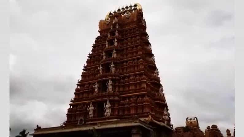 ಮೈಸೂರು: ಆಷಾಢ ಮಾಸದ ಮೊದಲ ಸೋಮವಾರ; ನಂಜುಂಡೇಶ್ವರನ ದರ್ಶನಕ್ಕೆ ಹರಿದುಬಂತು ಜನಸಾಗರ ಮೈಸೂರು: ಆಷಾಢ ಮಾಸದ ಮೊದಲ ಸೋಮವಾರ; ನಂಜುಂಡೇಶ್ವರನ ದರ್ಶನಕ್ಕೆ ಹರಿದುಬಂತು ಜನಸಾಗರ