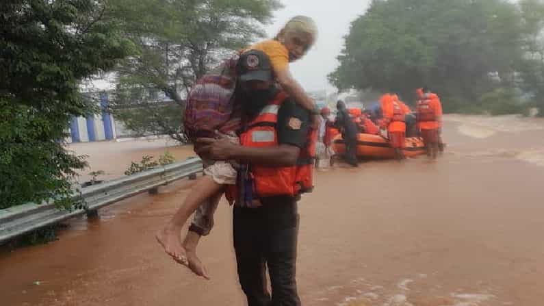 Maharashtra Rains: ಮಹಾರಾಷ್ಟ್ರದಲ್ಲಿ ಮಳೆಯ ಆರ್ಭಟಕ್ಕೆ 138 ಮಂದಿ ಸಾವು; ಸುರಕ್ಷಿತ ಸ್ಥಳಕ್ಕೆ 90 ಸಾವಿರ ಜನರು ಶಿಫ್ಟ್​