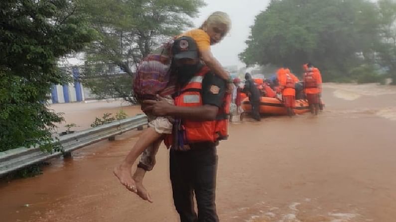 Maharashtra Rains: ಮಹಾರಾಷ್ಟ್ರದಲ್ಲಿ ಮಳೆಯ ಆರ್ಭಟಕ್ಕೆ 138 ಮಂದಿ ಸಾವು; ಸುರಕ್ಷಿತ ಸ್ಥಳಕ್ಕೆ 90 ಸಾವಿರ ಜನರು ಶಿಫ್ಟ್​