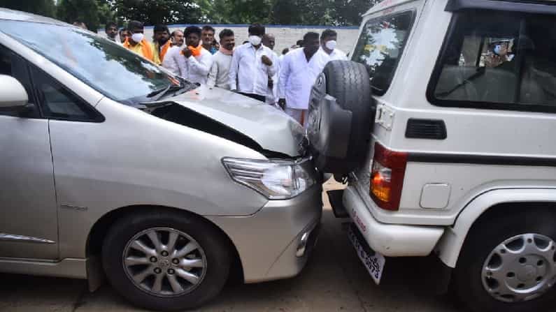 Hubballi: ಸಿಎಂ ಬೊಮ್ಮಾಯಿ ಬೆಂಗಾವಲು ವಾಹನಕ್ಕೆ ಡಿಕ್ಕಿ ಹೊಡೆದ ಮಾಜಿ ಸಚಿವ ಶಿವರಾಮ್ ಹೆಬ್ಬಾರ್ ಕಾರು! Hubballi: ಸಿಎಂ ಬೊಮ್ಮಾಯಿ ಬೆಂಗಾವಲು ವಾಹನಕ್ಕೆ ಡಿಕ್ಕಿ ಹೊಡೆದ ಮಾಜಿ ಸಚಿವ ಶಿವರಾಮ್ ಹೆಬ್ಬಾರ್ ಕಾರು!