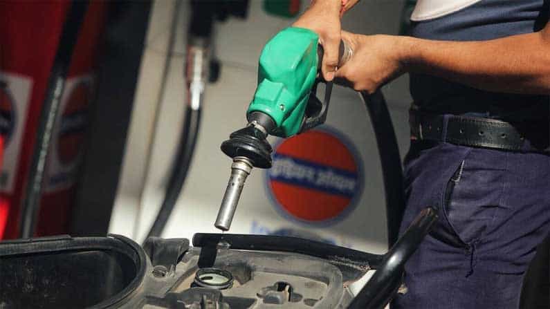 Petrol Price Today: ಸ್ಥಿರತೆಯತ್ತ ಮುಖ ಮಾಡಿದ ಪೆಟ್ರೋಲ್, ಡೀಸೆಲ್ ದರ; ಪ್ರಮುಖ ನಗರಗಳಲ್ಲಿ ದರ ವಿವರ ಪರಿಶೀಲಿಸಿ Petrol Price Today: ಸ್ಥಿರತೆಯತ್ತ ಮುಖ ಮಾಡಿದ ಪೆಟ್ರೋಲ್, ಡೀಸೆಲ್ ದರ; ಪ್ರಮುಖ ನಗರಗಳಲ್ಲಿ ದರ ವಿವರ ಪರಿಶೀಲಿಸಿ