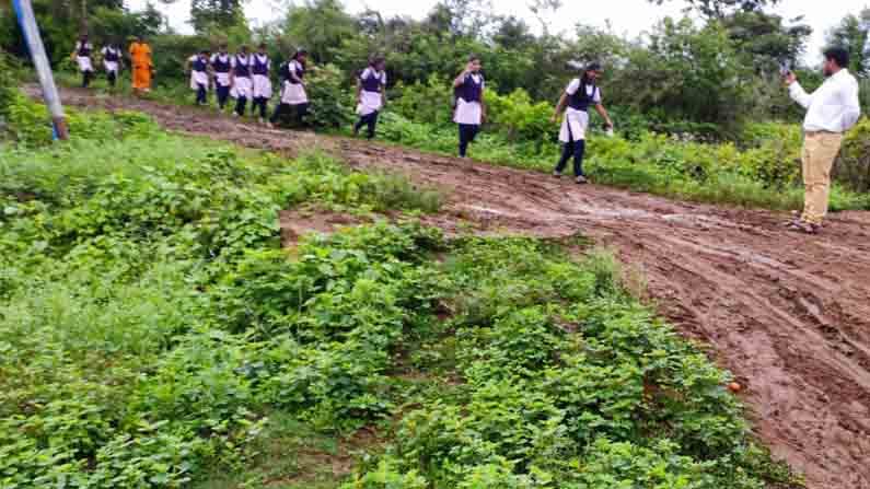 SSLC Student walks 2 km in Sludge road