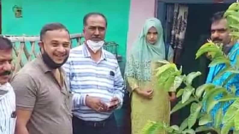 ಓದಿಲ್ಲ ಎಂದು ಮನೆಯಲ್ಲಿ ಕುಳಿತ ಎಸ್ಎಸ್ಎಲ್ಸಿ ವಿದ್ಯಾರ್ಥಿನಿ; ಮನೆಗೆ ಹುಡುಕಿಕೊಂಡು ಬಂದ ಕ್ಷೇತ್ರ ಶಿಕ್ಷಣಾಧಿಕಾರಿ ಓದಿಲ್ಲ ಎಂದು ಮನೆಯಲ್ಲಿ ಕುಳಿತ ಎಸ್ಎಸ್ಎಲ್ಸಿ ವಿದ್ಯಾರ್ಥಿನಿ; ಮನೆಗೆ ಹುಡುಕಿಕೊಂಡು ಬಂದ ಕ್ಷೇತ್ರ ಶಿಕ್ಷಣಾಧಿಕಾರಿ