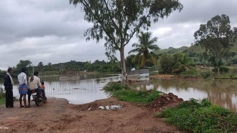 Karnataka Rains: ದಾವಣಗೆರೆ ಜಿಲ್ಲೆಯಲ್ಲಿ ನಿಲ್ಲದ ಪ್ರವಾಹ: ಸಾಲಬಾಳು-ಗಂಜೇನಹಳ್ಳಿ ನಡುವೆ ಸಂಪರ್ಕ ಕಡಿತ