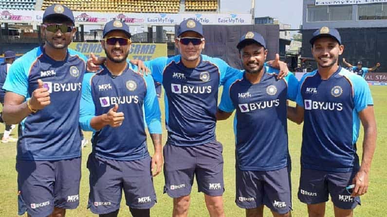 IND vs SL: 3ನೇ ಏಕದಿನ ಪಂದ್ಯದಲ್ಲಿ ಭಾರತ ಪರ 5 ಜನ ಪದಾರ್ಪಣೆ ಮಾಡಿದ್ದು ಯಾಕೆ ಗೊತ್ತಾ?: ಇಲ್ಲಿದೆ ಕಾರಣ IND vs SL: 3ನೇ ಏಕದಿನ ಪಂದ್ಯದಲ್ಲಿ ಭಾರತ ಪರ 5 ಜನ ಪದಾರ್ಪಣೆ ಮಾಡಿದ್ದು ಯಾಕೆ ಗೊತ್ತಾ?: ಇಲ್ಲಿದೆ ಕಾರಣ
