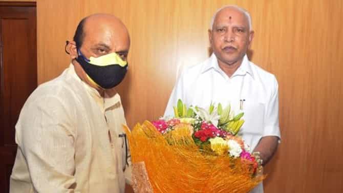Basavaraj Bommai Oath Taking: ನೂತನ ಸಿಎಂ ಆಗಿ ಬಸವರಾಜ ಬೊಮ್ಮಾಯಿ ಪ್ರಮಾಣ ವಚನ, ದೇವಸ್ಥಾನ ದರ್ಶನ ಬಳಿಕ ಬಿಎಸ್​ವೈ ಭೇಟಿ