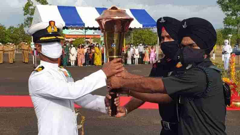 ಸಕಲ ಗೌರವಗಳೊಂದಿಗೆ ಕಟ್ಟಬೊಮ್ಮನ್ ನೌಕಾ ನೆಲೆಯಲ್ಲಿ 1971 ಯುದ್ಧ ವಿಜಯ ಜ್ಯೋತಿ ಸ್ವೀಕಾರ