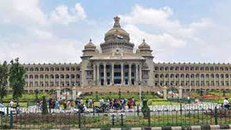 ಕರ್ನಾಟಕ ನಾಗರಿಕ ಸೇವೆ ನಿಯಮಾವಳಿಗೆ ಮತ್ತಷ್ಟು ತಿದ್ದುಪಡಿ ಮಾಡಿ ಅಧಿಸೂಚನೆ ಹೊರಡಿಸಿದ ರಾಜ್ಯ ಸರ್ಕಾರ ಕರ್ನಾಟಕ ನಾಗರಿಕ ಸೇವೆ ನಿಯಮಾವಳಿಗೆ ಮತ್ತಷ್ಟು ತಿದ್ದುಪಡಿ ಮಾಡಿ ಅಧಿಸೂಚನೆ ಹೊರಡಿಸಿದ ರಾಜ್ಯ ಸರ್ಕಾರ