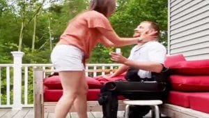 ಕಾಲಿಲ್ಲದವ ಮಂಡಿಯ ಮೇಲೆ ಕುಳಿತು ಐ ಲವ್ ಯೂ ಹೇಳಿದ! ಪ್ರೇಯಸಿಯ ಖುಷಿಗೆ ಮಿತಿಯೇ ಇಲ್ಲ