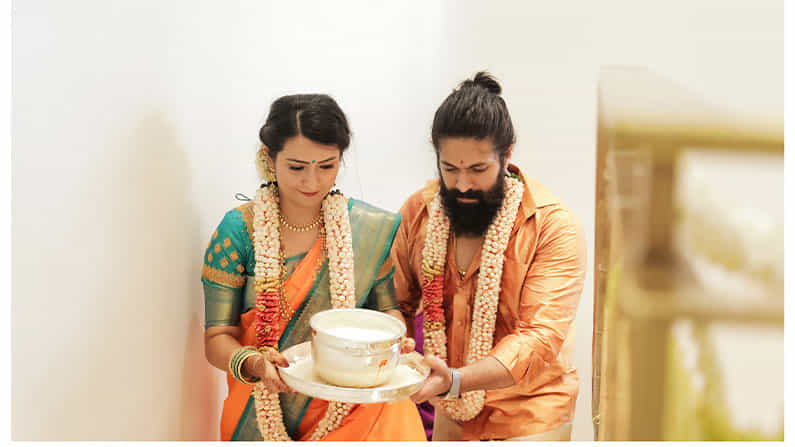 ರಾಧಿಕಾ ಪಂಡಿತ್-ಯಶ್ ನಿಶ್ಚಿತಾರ್ಥಕ್ಕೆ ಐದು ವರ್ಷ; ವಿಶೇಷ ವಿಡಿಯೋ ಹಂಚಿಕೊಂಡ ನಟಿ ರಾಧಿಕಾ ಪಂಡಿತ್-ಯಶ್ ನಿಶ್ಚಿತಾರ್ಥಕ್ಕೆ ಐದು ವರ್ಷ; ವಿಶೇಷ ವಿಡಿಯೋ ಹಂಚಿಕೊಂಡ ನಟಿ