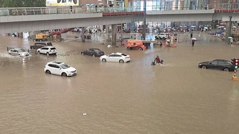 China Floods: ಶತಮಾನದ ಪ್ರವಾಹಕ್ಕೆ ಹೆನಾನ್​ ತತ್ತರ; ಸುರಂಗ ಮಾರ್ಗದ ರೈಲು, ಶಾಪಿಂಗ್ ಮಾಲ್​​ಗಳಲ್ಲಿ ಸಿಕ್ಕಿಬಿದ್ದಿರುವ ಜನರು