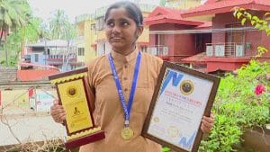 ಚಿತ್ರಗಳಲ್ಲೇ ಎಸ್​ಎಸ್​ಎಲ್​ಸಿಯ ಪೂರ್ಣ ಪಠ್ಯ; ಸುಲಭವಾಗಿ ಓದಿದ್ದನ್ನು ನೆನಪಿಡಲು ಮಂಗಳೂರು ವಿದ್ಯಾರ್ಥಿನಿಯ ಹೊಸ ಪ್ರಯತ್ನ