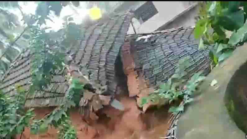 Uttara Kannada Rain: ಅಂಕೋಲದಲ್ಲಿ ಪ್ರವಾಹ ಭೀತಿ; ಹಿಚ್ಕಡ ಗ್ರಾಮದಲ್ಲಿ ಕಣ್ಣೆದುರೇ ಕುಸಿದು ಬಿತ್ತು ಎರಡಂತಸ್ತಿನ ಮನೆ