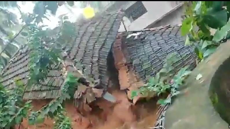 Uttara Kannada Rain: ಅಂಕೋಲದಲ್ಲಿ ಪ್ರವಾಹ ಭೀತಿ; ಹಿಚ್ಕಡ ಗ್ರಾಮದಲ್ಲಿ ಕಣ್ಣೆದುರೇ ಕುಸಿದು ಬಿತ್ತು ಎರಡಂತಸ್ತಿನ ಮನೆ