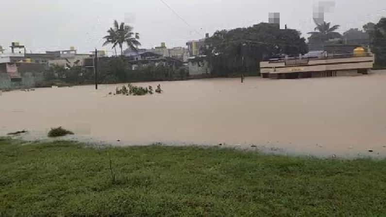 Karnataka Rain: ಬೆಳಗಾವಿಯಲ್ಲಿ ಧಾರಾಕಾರ ಮಳೆ, ಪ್ರವಾಹ; ಜಿಲ್ಲಾಧಿಕಾರಿಗೆ ಮುಖ್ಯಮಂತ್ರಿ ಯಡಿಯೂರಪ್ಪ ದೂರವಾಣಿ ಕರೆ Karnataka Rain: ಬೆಳಗಾವಿಯಲ್ಲಿ ಧಾರಾಕಾರ ಮಳೆ, ಪ್ರವಾಹ; ಜಿಲ್ಲಾಧಿಕಾರಿಗೆ ಮುಖ್ಯಮಂತ್ರಿ ಯಡಿಯೂರಪ್ಪ ದೂರವಾಣಿ ಕರೆ