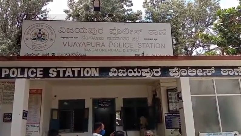 bike borne chain snatchers snatch gold chain from woman in vijayapura town in devanahalli 2