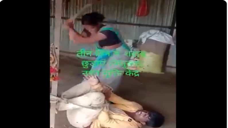Viral Video: ಕುಡಿದು ರಂಪಾಟ ಮಾಡಿದವನಿಗೆ ಚಟ ಬಿಟ್ಟುಹೋಗುವಂತೆ ಬಾರಿಸಿದ ಮಹಿಳೆ! ವಿಡಿಯೋ ನೋಡಿ Viral Video: ಕುಡಿದು ರಂಪಾಟ ಮಾಡಿದವನಿಗೆ ಚಟ ಬಿಟ್ಟುಹೋಗುವಂತೆ ಬಾರಿಸಿದ ಮಹಿಳೆ! ವಿಡಿಯೋ ನೋಡಿ