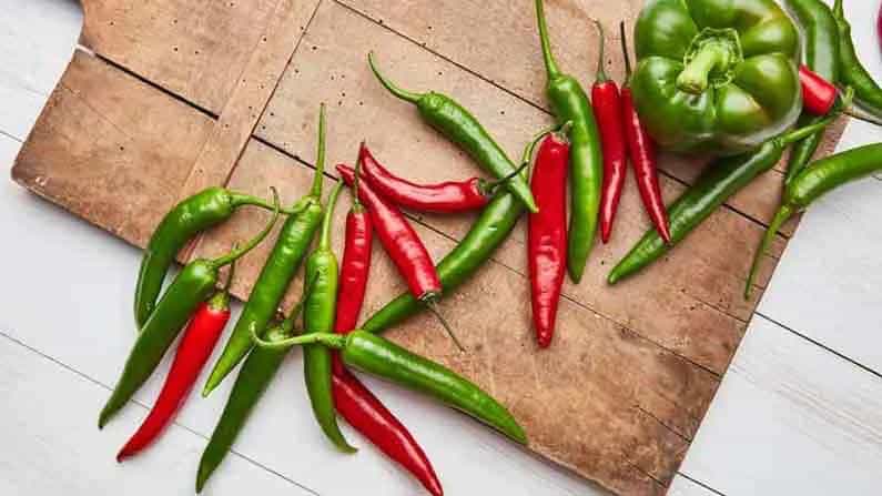 Green Chili Benefits: ಹಸಿರು ಮೆಣಸಿನಕಾಯಿಯ ಆರೋಗ್ಯಕರ ಗುಣಗಳ ಬಗ್ಗೆ ನೀವು ತಿಳಿದರೆ ಒಂದು ಮೆಣಸನ್ನು ಬಿಡುವುದಿಲ್ಲ Green Chili Benefits: ಹಸಿರು ಮೆಣಸಿನಕಾಯಿಯ ಆರೋಗ್ಯಕರ ಗುಣಗಳ ಬಗ್ಗೆ ನೀವು ತಿಳಿದರೆ ಒಂದು ಮೆಣಸನ್ನು ಬಿಡುವುದಿಲ್ಲ