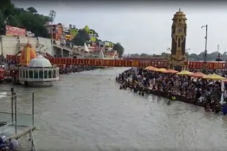 after Kempty Falls Crowd Thousands of Tourists Spotted at Haridwar's Har ki Pauri without Masks Social Distancing