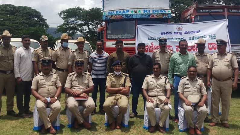 6 ಅಂತರ್ ಜಿಲ್ಲಾ ಕಳ್ಳರನ್ನು ಬಂಧಿಸಿದ ಹಳೇಬೀಡು ಪೊಲೀಸರು; 1.50 ಕೋಟಿ ರೂ. ಮೌಲ್ಯದ ವಾಹನಗಳ ವಶ 6 ಅಂತರ್ ಜಿಲ್ಲಾ ಕಳ್ಳರನ್ನು ಬಂಧಿಸಿದ ಹಳೇಬೀಡು ಪೊಲೀಸರು; 1.50 ಕೋಟಿ ರೂ. ಮೌಲ್ಯದ ವಾಹನಗಳ ವಶ