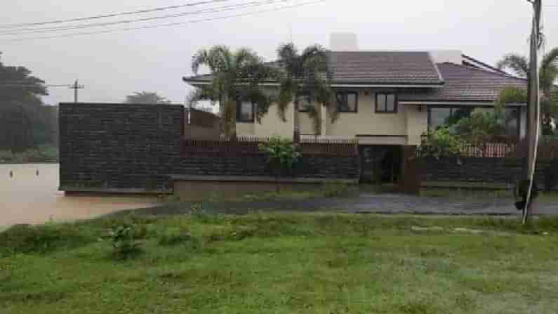 ಖಾನಾಪುರದ ಕೆಎಸ್ಆರ್ಪಿ ಮೈದಾನಕ್ಕೂ ನೀರು; ಖಾನಾಪುರ ಶಾಸಕಿ ಅಂಜಲಿ ನಿಂಬಾಳ್ಕರ್ ಮನೆ ಸುತ್ತ ಜಲಾವೃತ