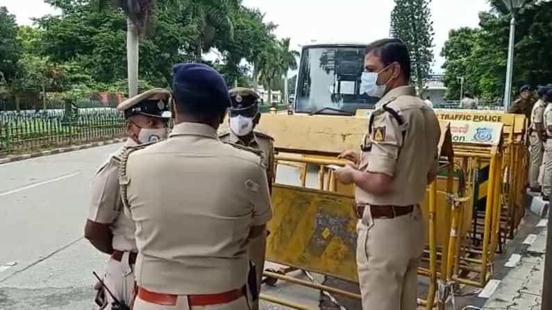 Pegasus: ದೂರವಾಣಿ ಕದ್ದಾಲಿಕೆ ವಿರುದ್ಧ ಕಾಂಗ್ರೆಸ್ ಪ್ರತಿಭಟನೆ, ವೈಎಸ್ವಿ ದತ್ತಾ ಸಾಥ್, ಕೈ ನಾಯಕರು ಪೊಲೀಸ್ ವಶಕ್ಕೆ
