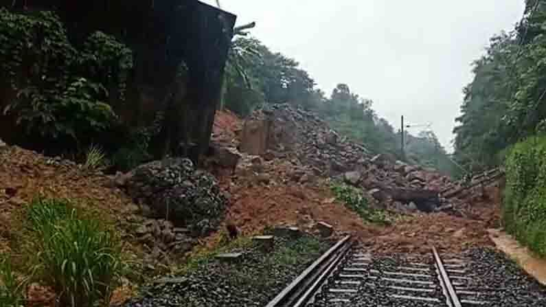 mud collapse train