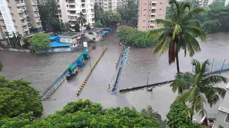 Mumbai Rains: ಮುಂಬೈನಲ್ಲಿ ಭಾರೀ ಮಳೆಯಿಂದ ಕೆರೆಯಾದ ರಸ್ತೆಗಳು; ಬಸ್, ರೈಲು ಸಂಚಾರ ಅಸ್ಯವ್ಯಸ್ತ