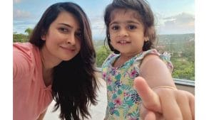 Radhika Pandit: ಹೊಸ ಮನೆಯ ಟೆರೇಸ್​ನಿಂದ ಅಭಿಮಾನಿಗಳಿಗೆ ಹೆಲೋ​ ಹೇಳಿದ ರಾಧಿಕಾ ಪಂಡಿತ್​-ಆಯ್ರಾ ಯಶ್