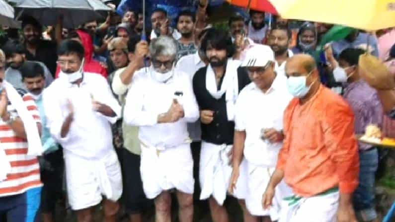 Rakshith shetty: ಕೆಸರು ಗದ್ದೆಗಿಳಿದು ಭತ್ತ ನಾಟಿ ಮಾಡಿದ ನಟ ರಕ್ಷಿತ್ ಶೆಟ್ಟಿ Rakshith shetty: ಕೆಸರು ಗದ್ದೆಗಿಳಿದು ಭತ್ತ ನಾಟಿ ಮಾಡಿದ ನಟ ರಕ್ಷಿತ್ ಶೆಟ್ಟಿ