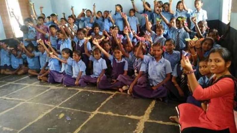 ಶಿಕ್ಷಕಿಯರ ವಸ್ತ್ರ ಸಂಹಿತೆ: ತಮಗೆ ಬೇಕಾದ ಉಡುಗೆ ತೊಡಲು ಶಿಕ್ಷಕಿಯರು ಸ್ವತಂತ್ರರು ಎಂದು ಚಿಕ್ಕಮಗಳೂರಿನ ಉಪನಿರ್ದೇಶಕರಿಂದ ಸ್ಪಷ್ಟನೆ ಶಿಕ್ಷಕಿಯರ ವಸ್ತ್ರ ಸಂಹಿತೆ: ತಮಗೆ ಬೇಕಾದ ಉಡುಗೆ ತೊಡಲು ಶಿಕ್ಷಕಿಯರು ಸ್ವತಂತ್ರರು ಎಂದು ಚಿಕ್ಕಮಗಳೂರಿನ ಉಪನಿರ್ದೇಶಕರಿಂದ ಸ್ಪಷ್ಟನೆ